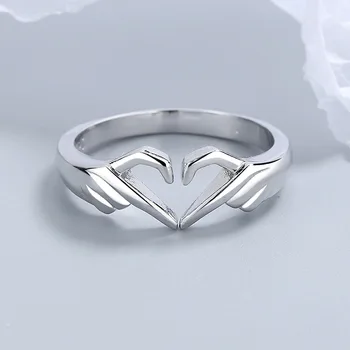 הידיים לאמץ את הטבעת רומנטי ידיים להשוות הלב הטבעת אירופה ואמריקה אוהבת המחווה כמה אופנה טבעת